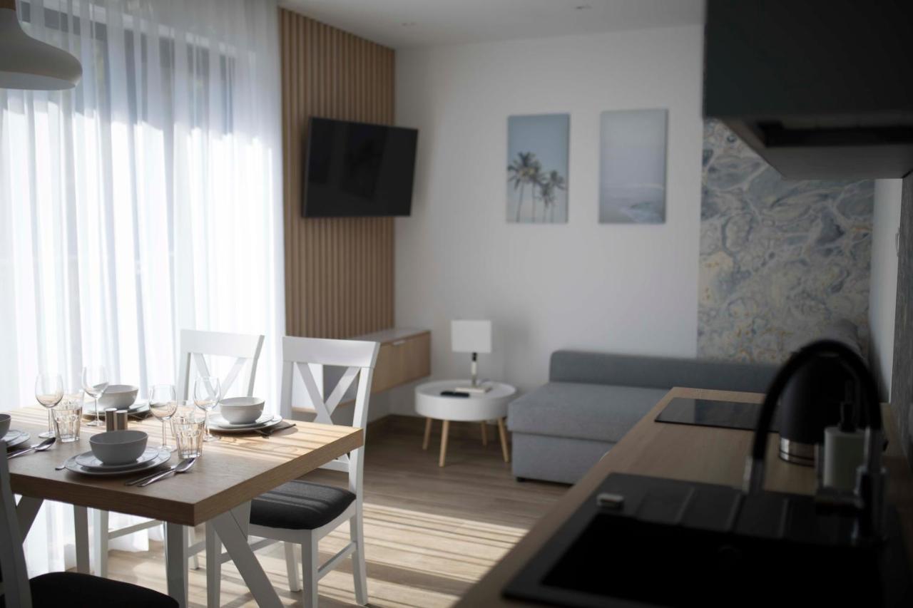 Willa Przy Porcie - Apartamenty Z Aneksami Kuchennymi Ustka Kültér fotó